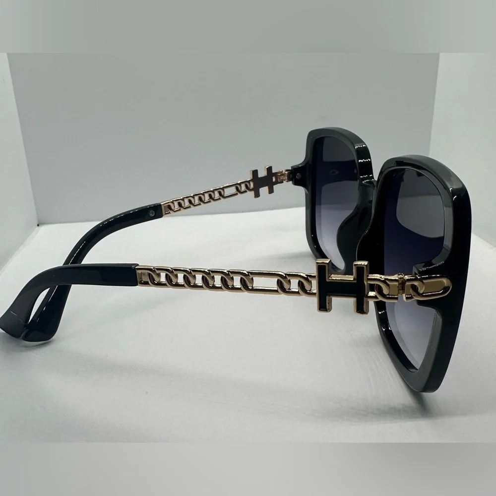 ✨🖤Chic Black Oversized Square Sunglasses w/ Gold Chain Detail | UV Protection✨